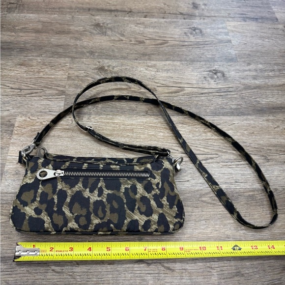 Baggallini Black and Tan Leopard Crossbody Bag - Picture 3 of 3